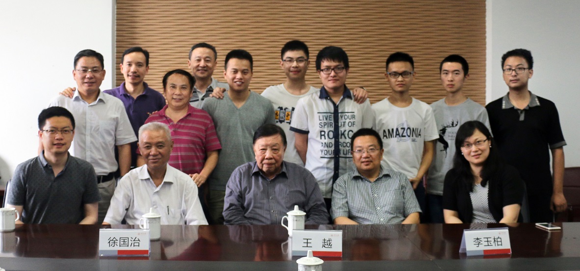 王越院士一行与我院老师及参赛学生合影 王越院士一行与我院老师及参赛学生合影